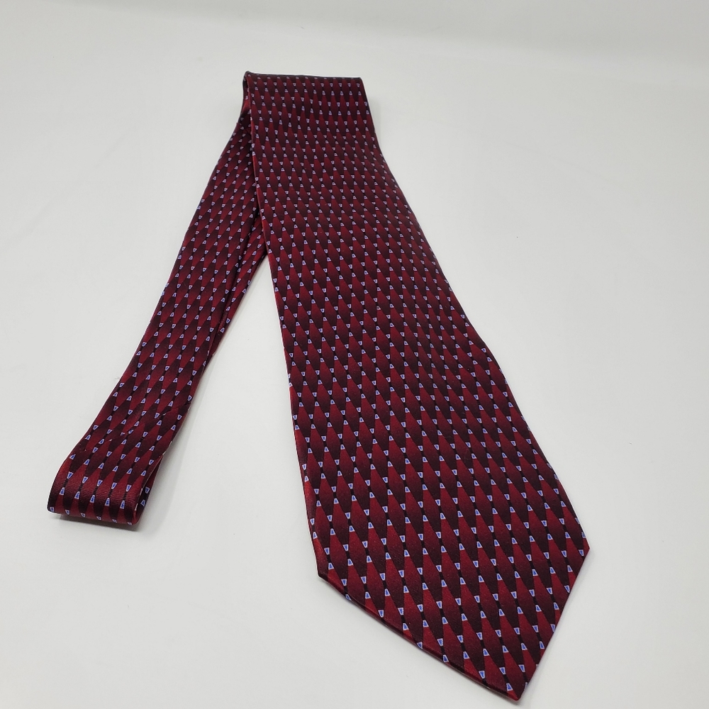Ziggurat Maroon printed 100% Imported silk tie